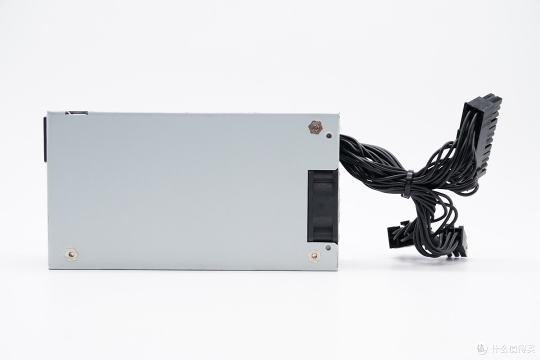 支持PCIe4.0*4带宽，天钡AG01显卡扩展坞拆解