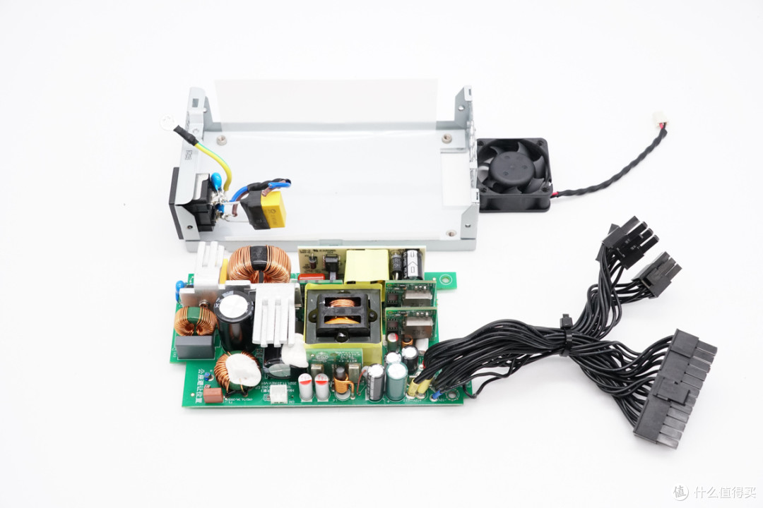 支持PCIe4.0*4带宽，天钡AG01显卡扩展坞拆解