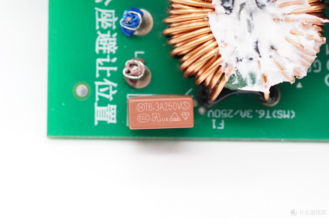 支持PCIe4.0*4带宽，天钡AG01显卡扩展坞拆解