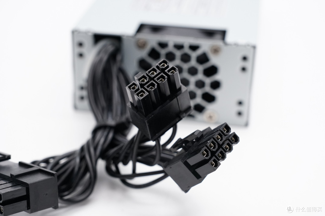 支持PCIe4.0*4带宽，天钡AG01显卡扩展坞拆解