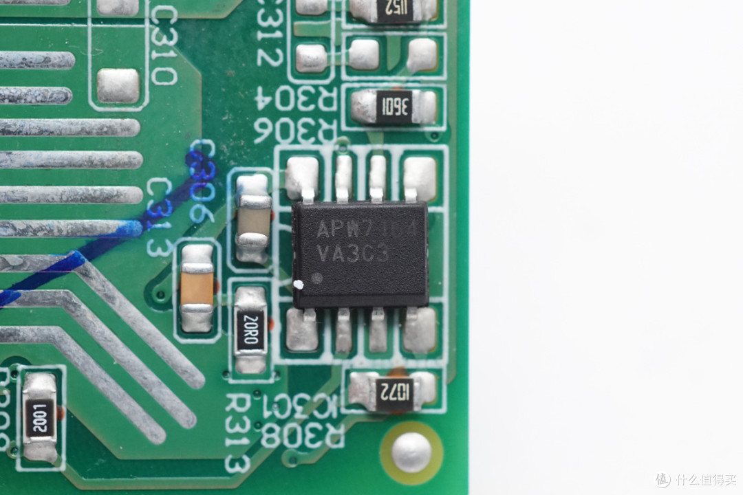 支持PCIe4.0*4带宽，天钡AG01显卡扩展坞拆解