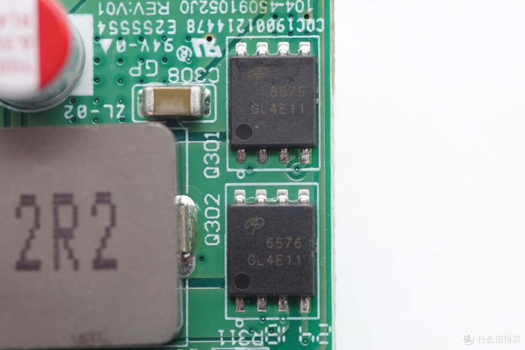 支持PCIe4.0*4带宽，天钡AG01显卡扩展坞拆解