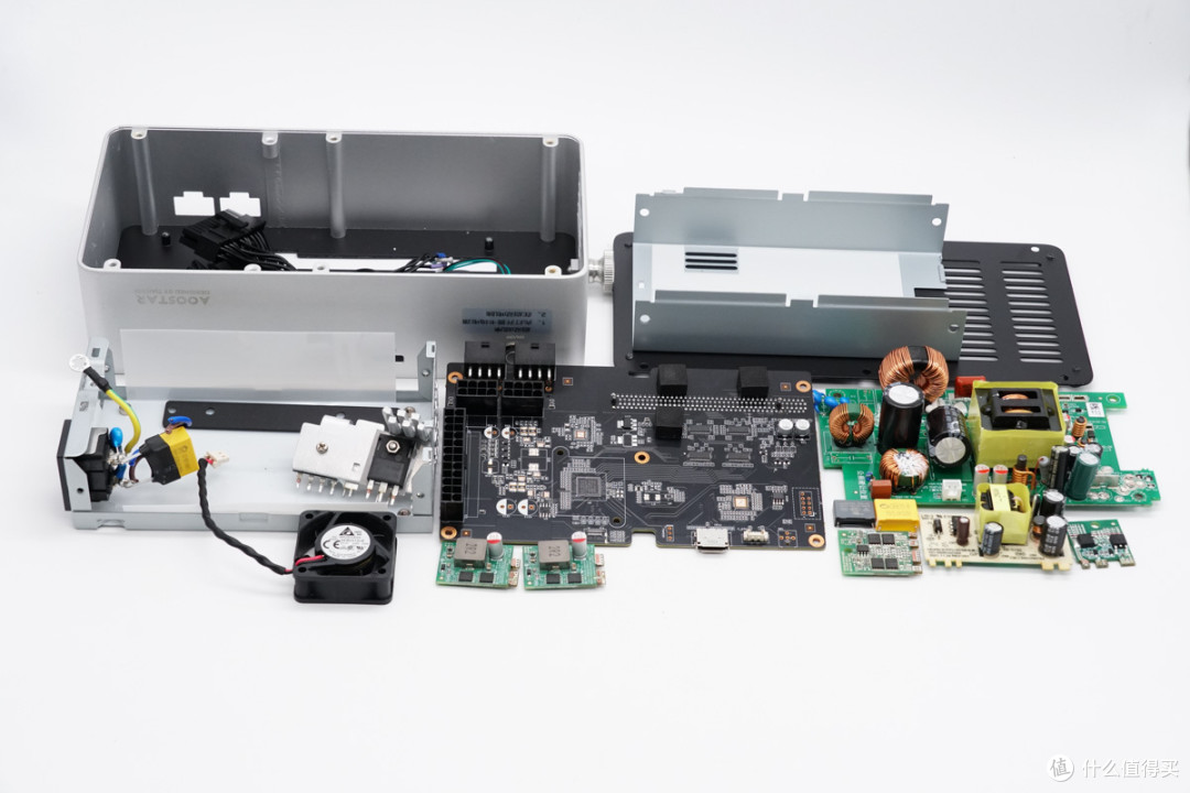 支持PCIe4.0*4带宽，天钡AG01显卡扩展坞拆解