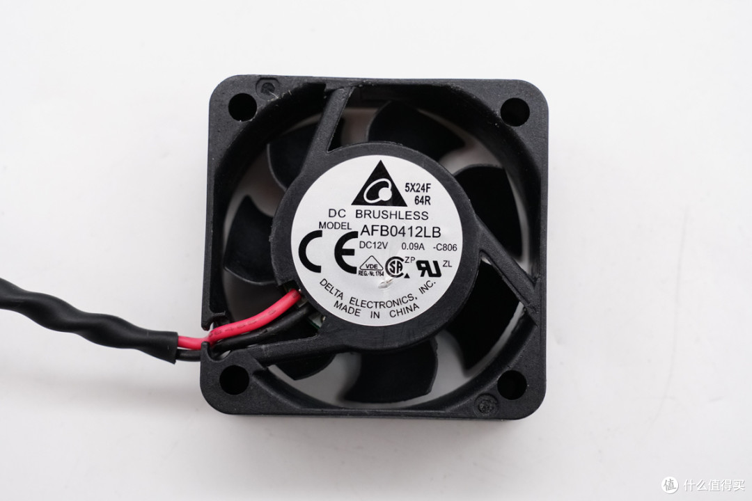 支持PCIe4.0*4带宽，天钡AG01显卡扩展坞拆解
