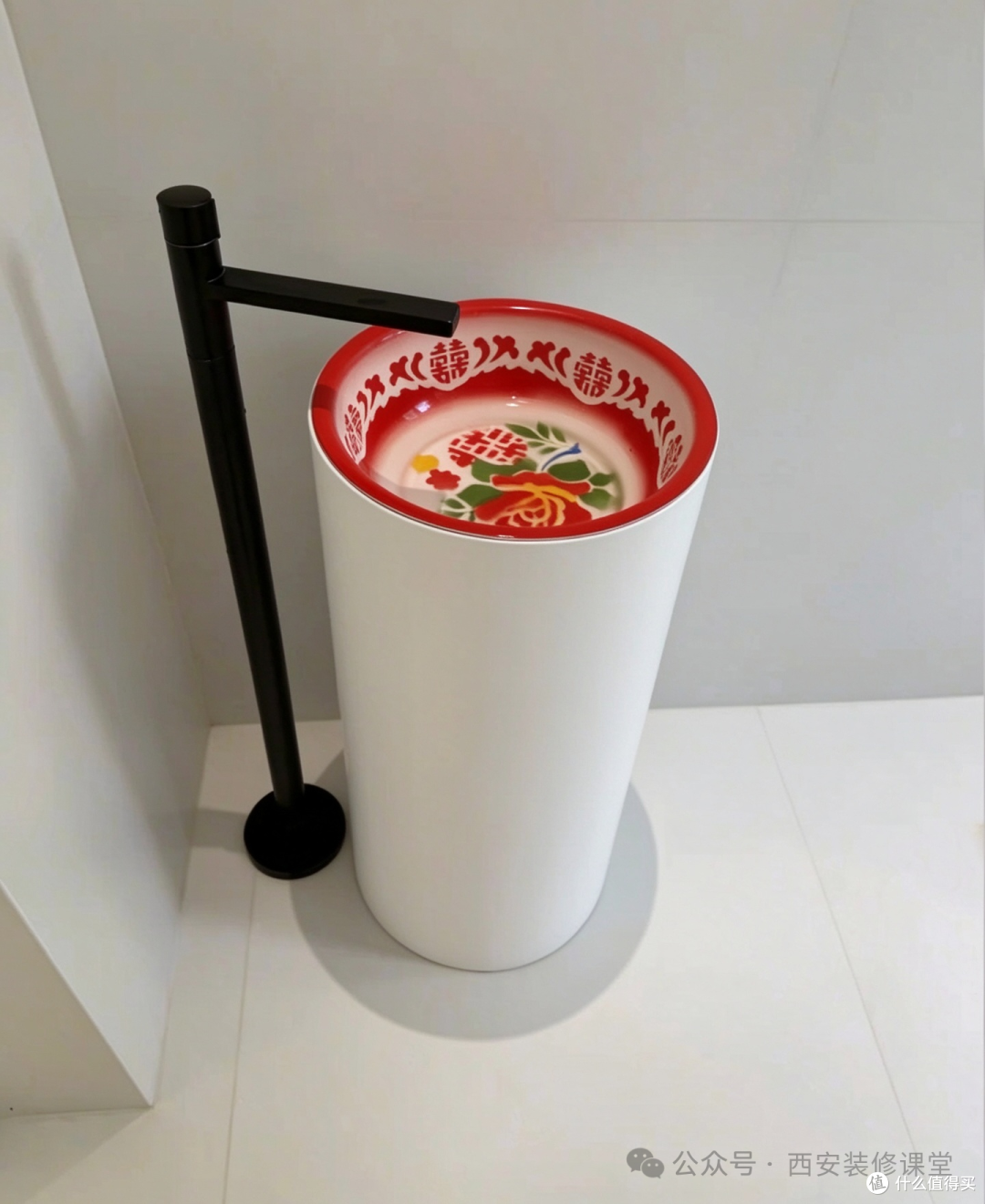 搪瓷盆这种年代旧物，摆对了比新摆件耐看