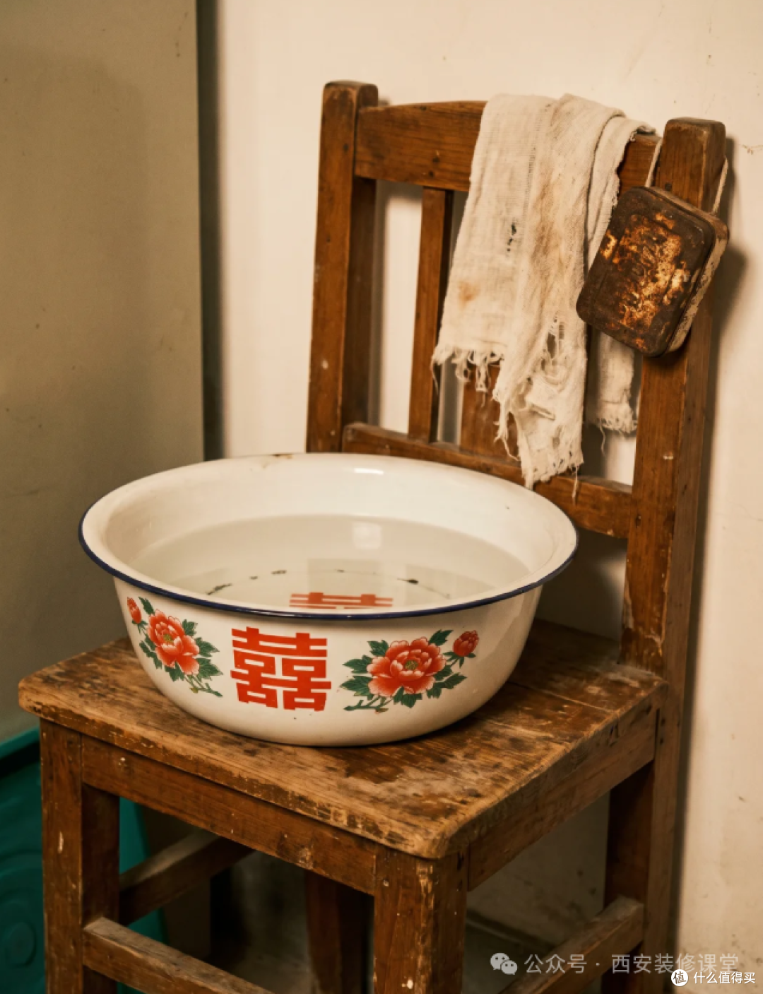 搪瓷盆这种年代旧物，摆对了比新摆件耐看