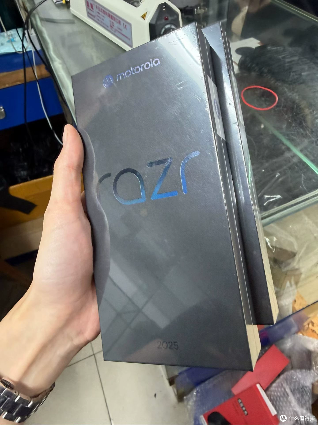 1600元Razr 50折叠屏：芯片那栏和资料对不上