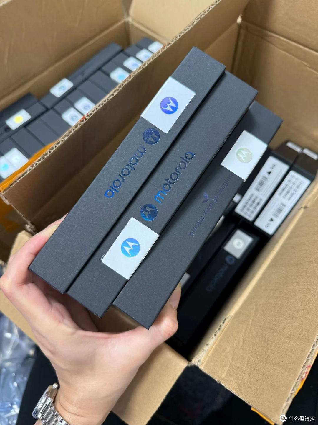 1600元Razr 50折叠屏：芯片那栏和资料对不上
