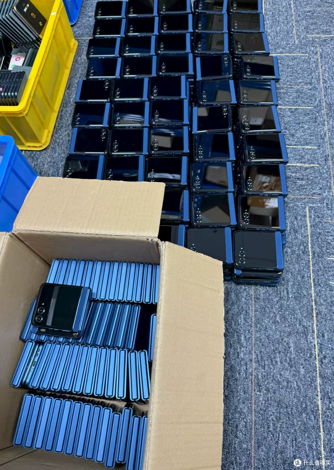 1600元Razr 50折叠屏：芯片那栏和资料对不上