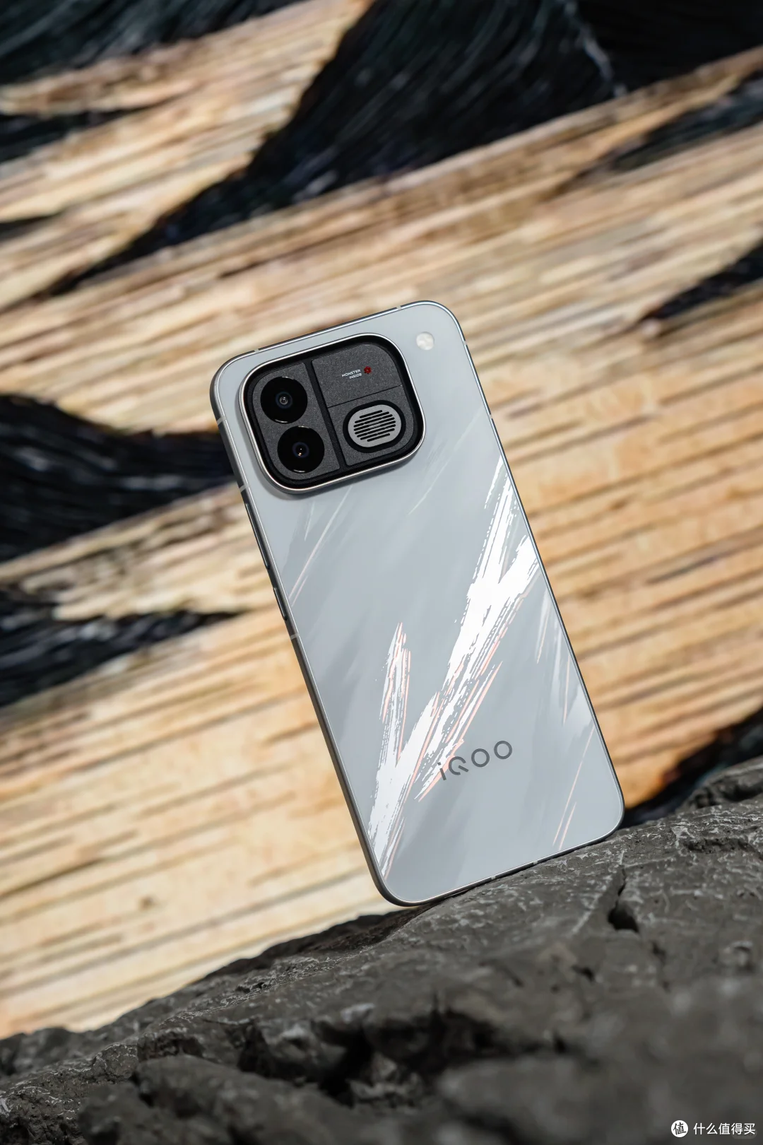 第五代骁龙8至尊版+电竞芯片Q3！iQOO Neo12定档：游戏党赢麻了
