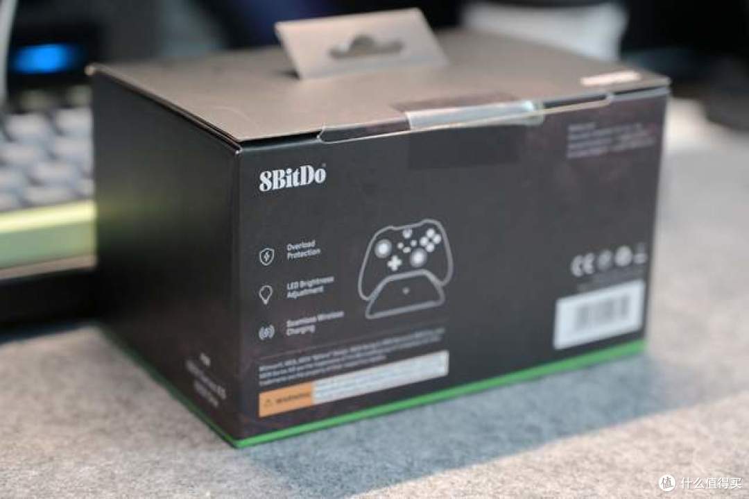 告别频繁换电池 八位堂凝焰XBOX充电底座 战争机器联名款实测
