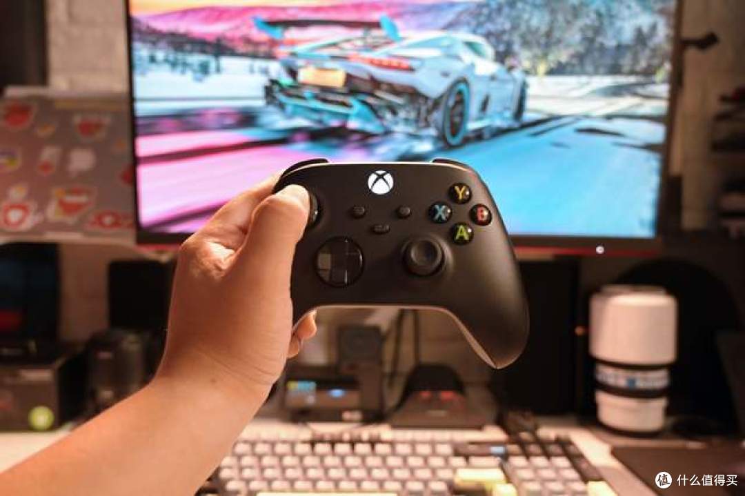 告别频繁换电池 八位堂凝焰XBOX充电底座 战争机器联名款实测