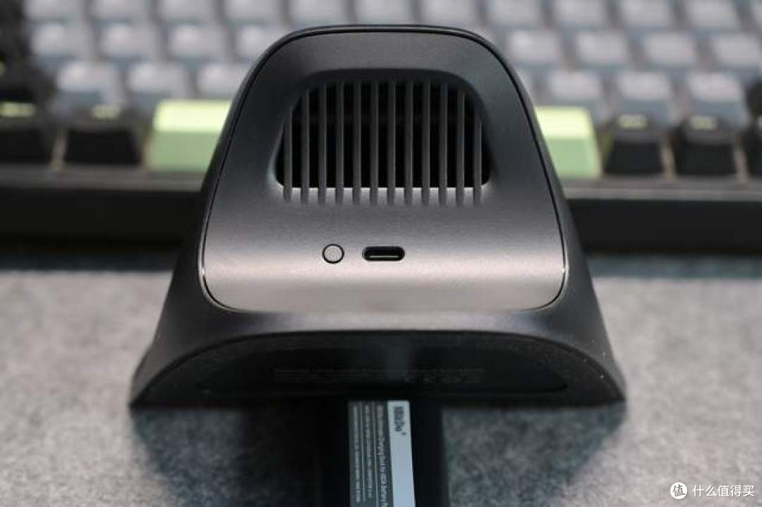 告别频繁换电池 八位堂凝焰XBOX充电底座 战争机器联名款实测