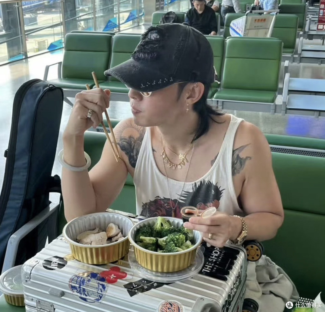 48岁吴建豪一身腱子肉:男人的中年危机,其实是从你不练了开始的