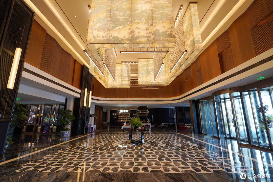 汴京里,西湖边,我寻到了这家宛若经济上行期的度假酒店