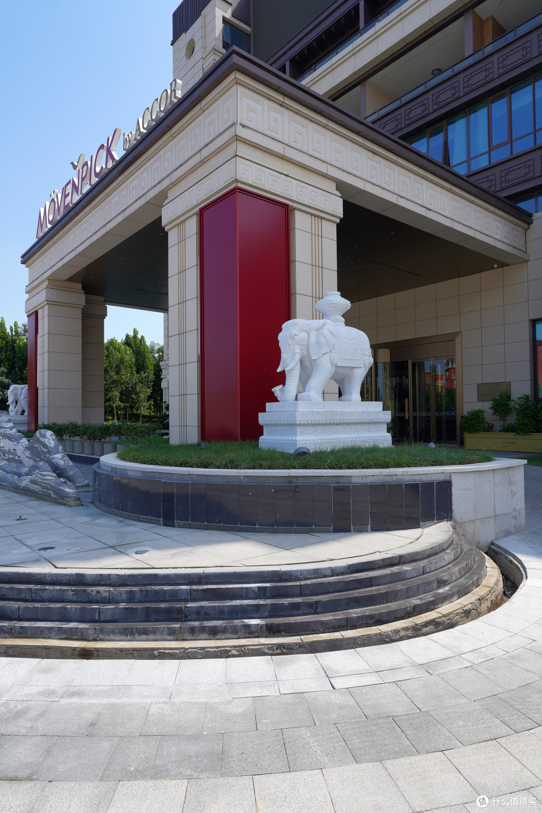 汴京里,西湖边,我寻到了这家宛若经济上行期的度假酒店