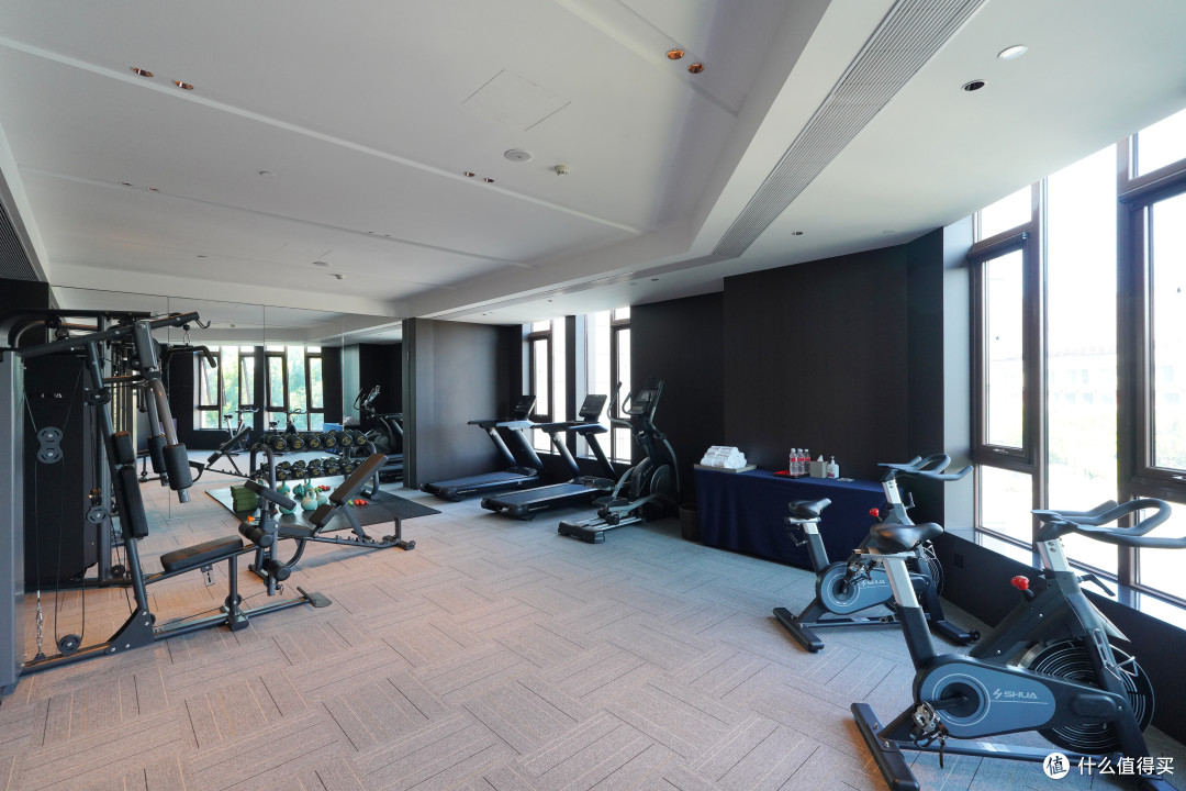 汴京里,西湖边,我寻到了这家宛若经济上行期的度假酒店