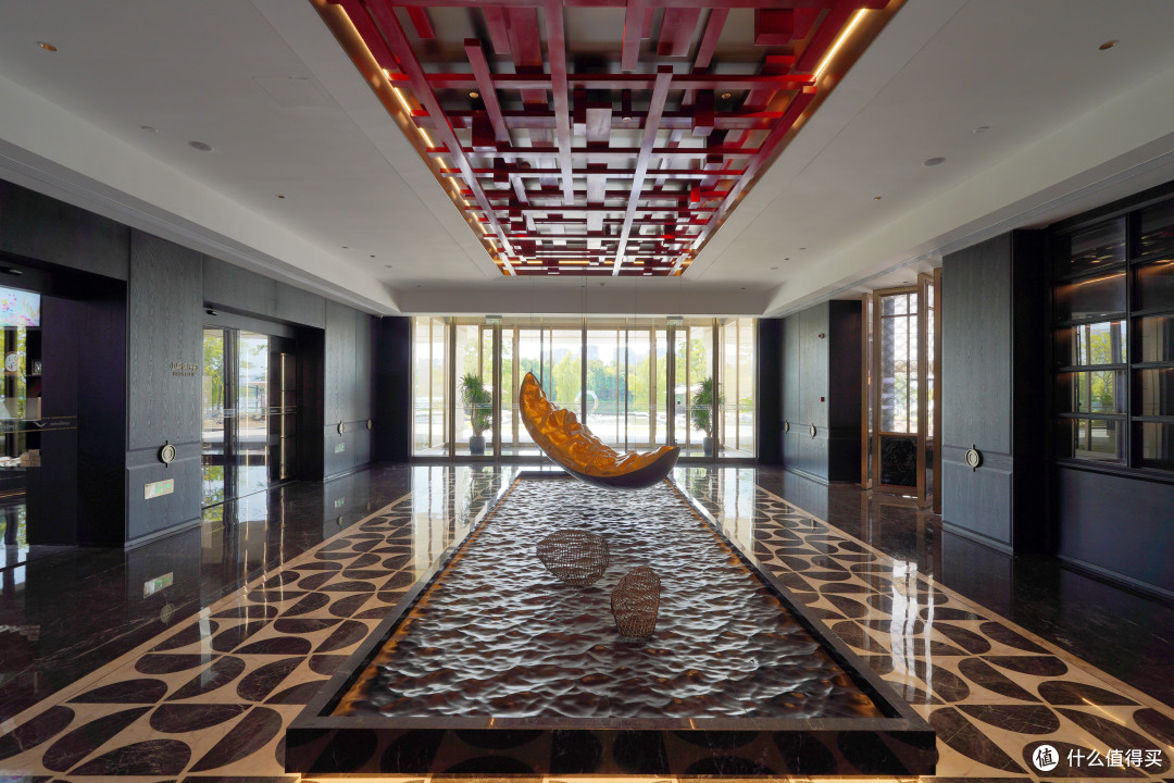 汴京里,西湖边,我寻到了这家宛若经济上行期的度假酒店