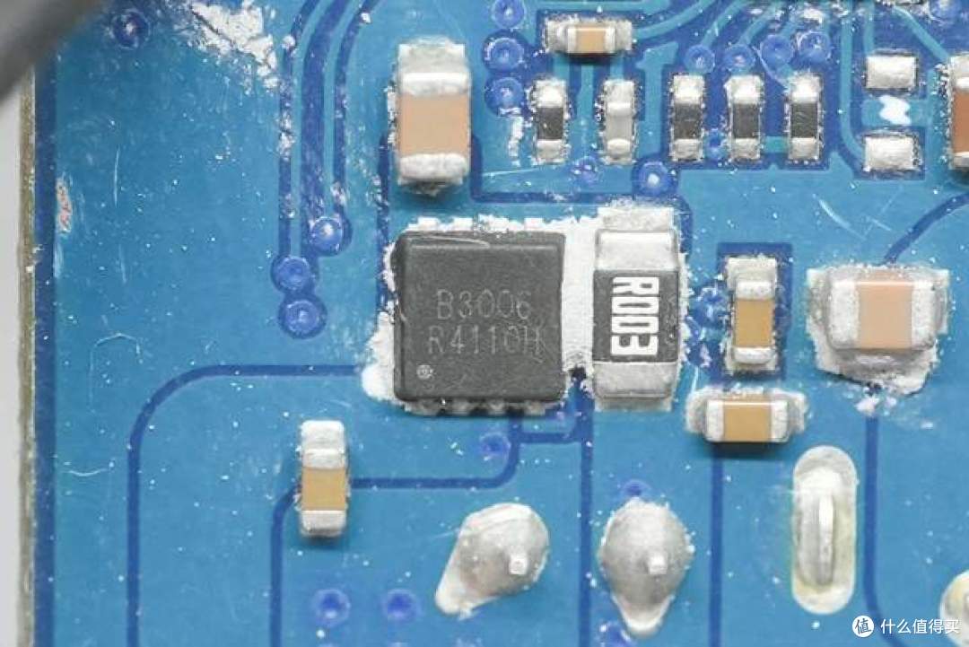 把100W快充与伸缩线塞进小机身，绿联这款新品值不值得买？