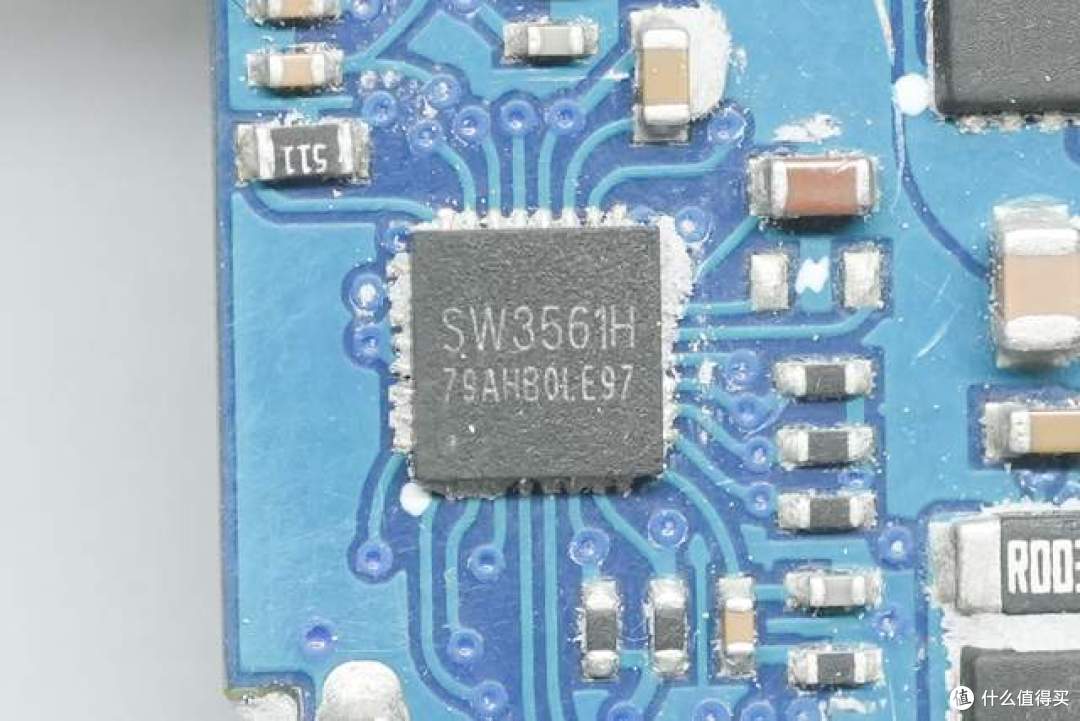 把100W快充与伸缩线塞进小机身，绿联这款新品值不值得买？