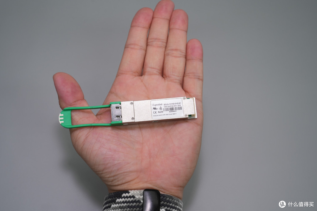 QSFP28标准设计,新易盛100G光模块拆解