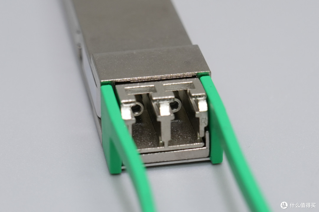 QSFP28标准设计,新易盛100G光模块拆解