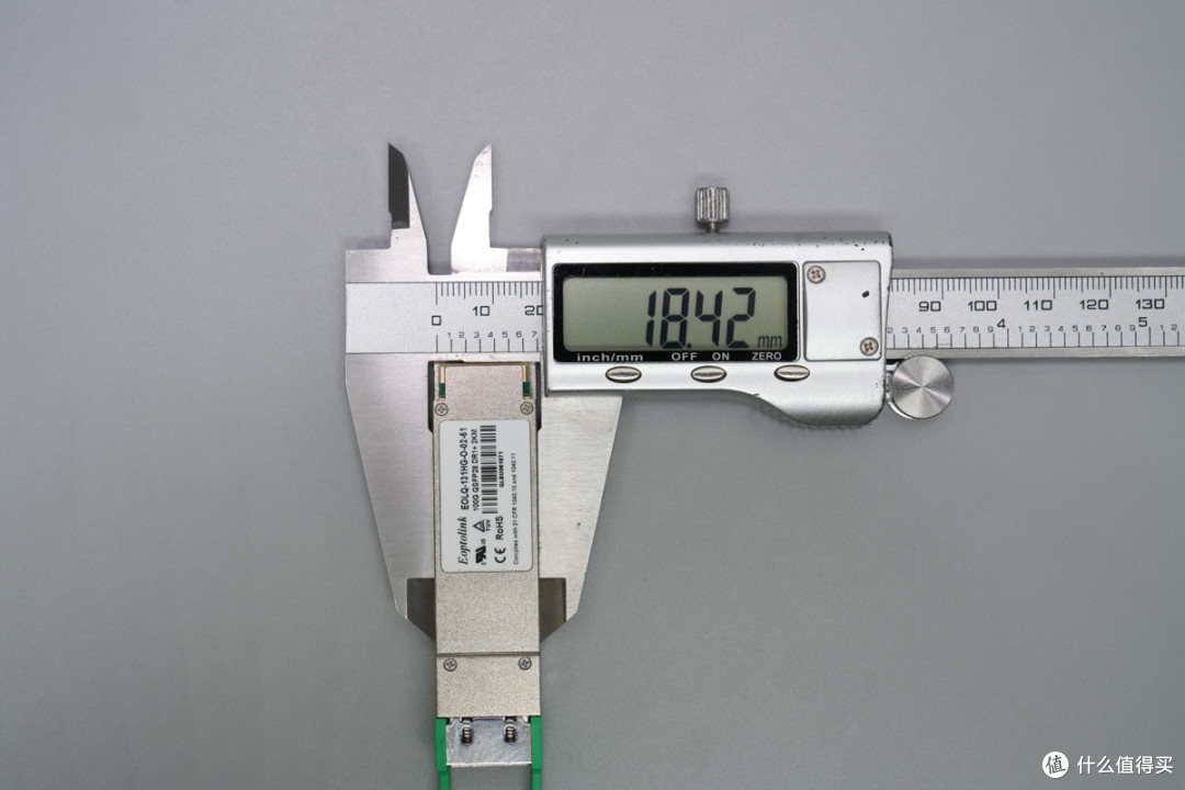 QSFP28标准设计,新易盛100G光模块拆解