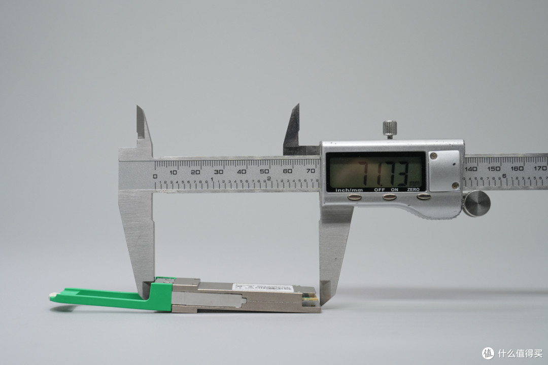 QSFP28标准设计,新易盛100G光模块拆解