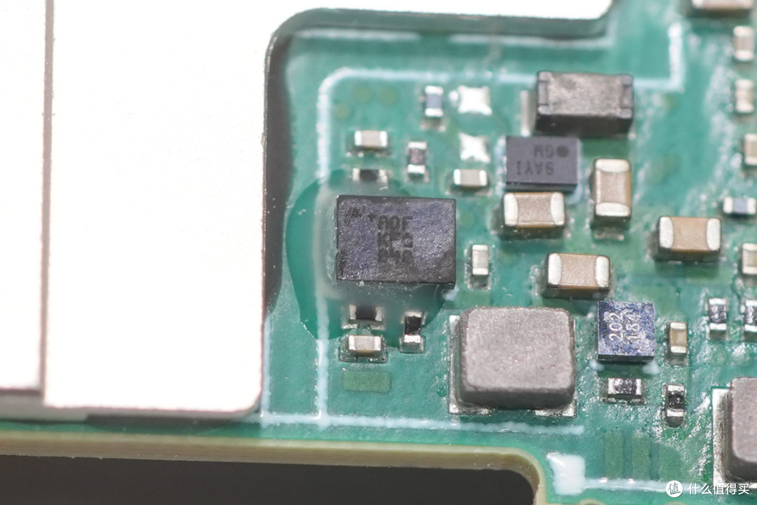QSFP28标准设计,新易盛100G光模块拆解