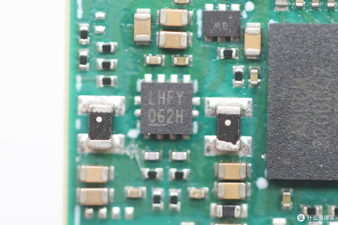 QSFP28标准设计,新易盛100G光模块拆解
