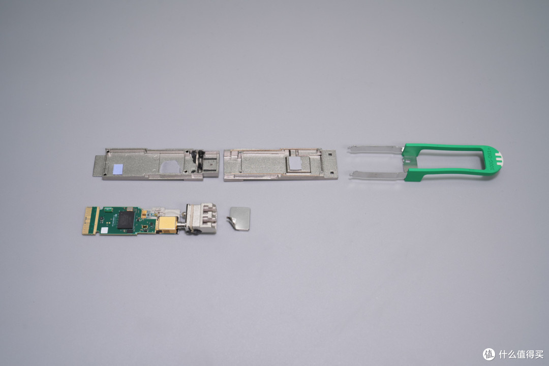 QSFP28标准设计,新易盛100G光模块拆解