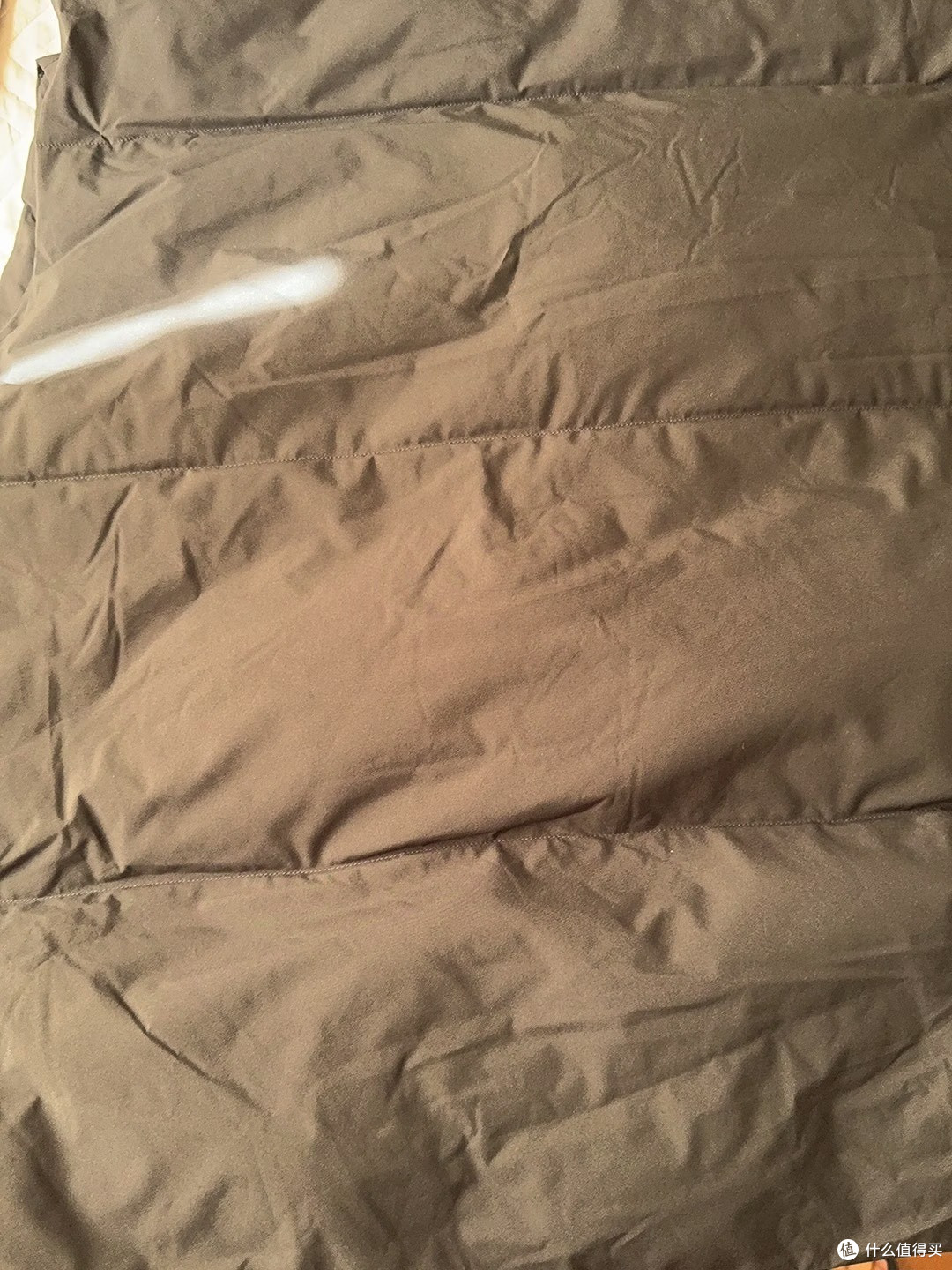 轻薄机能羽绒马甲的保暖与利落感