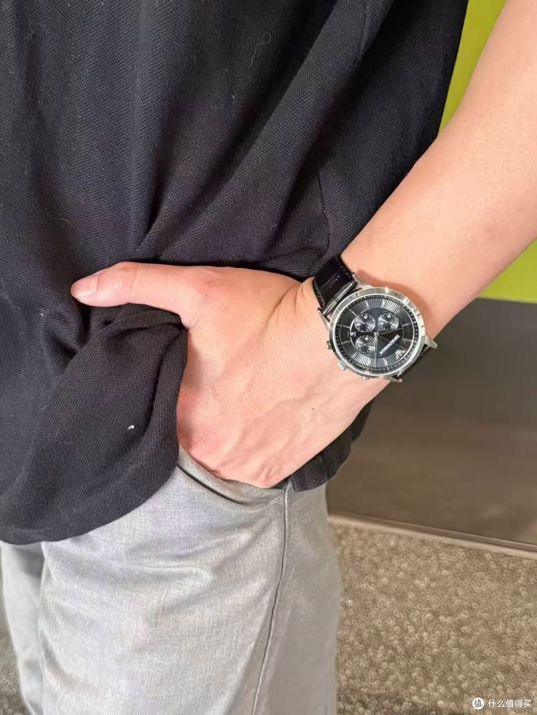 秋季通勤男表盯这块：阿玛尼AR11820黑盘皮带👔