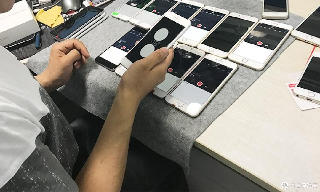 收货现场逐台核对：型号、序列号、外观与包装清单一起对