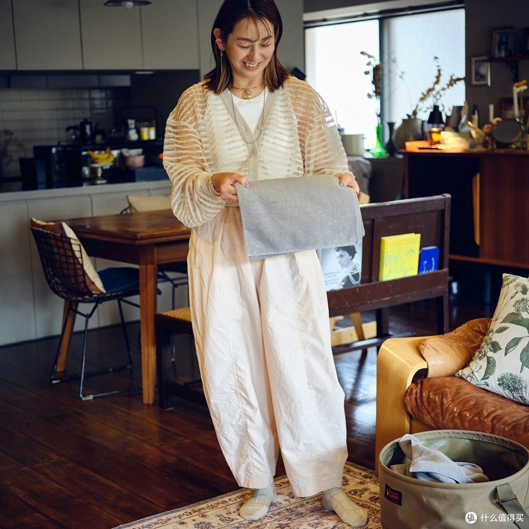 她从城市搬到乡下,一间旧木屋住出了人生的高级感