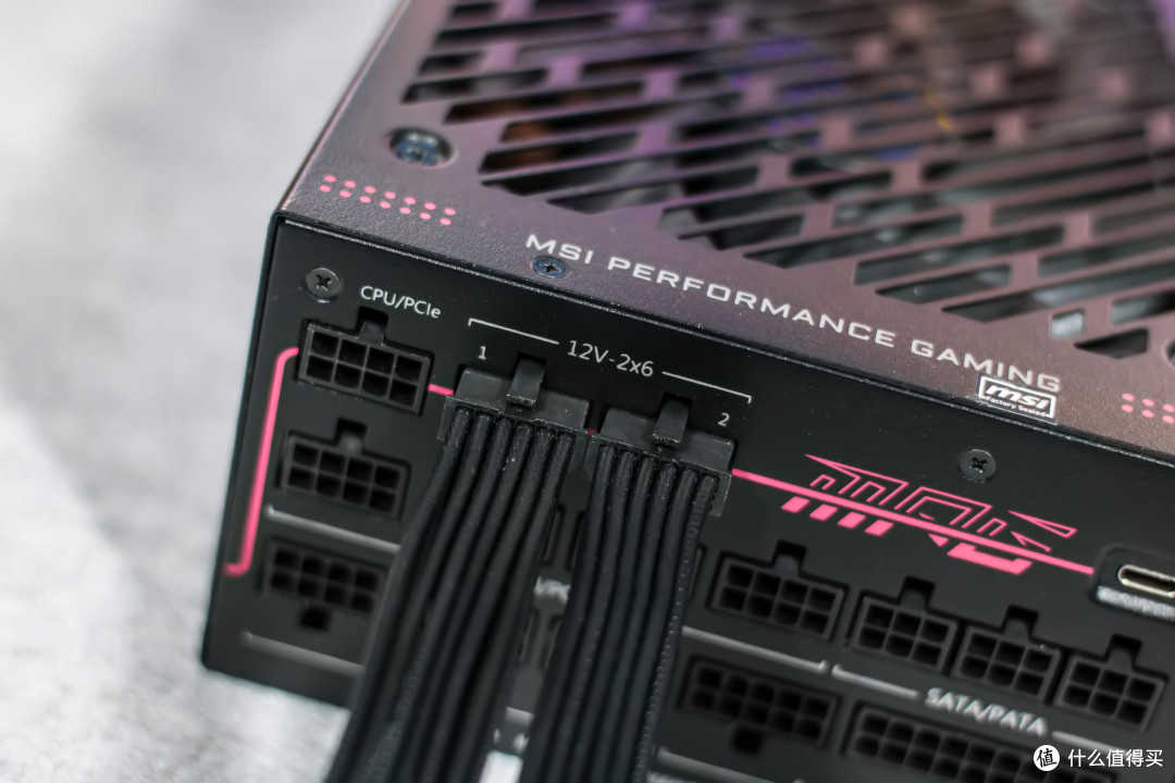 钛金能效,杜绝烧接口,微星MPG Ai1300TS PCIE5月神电源装机实测