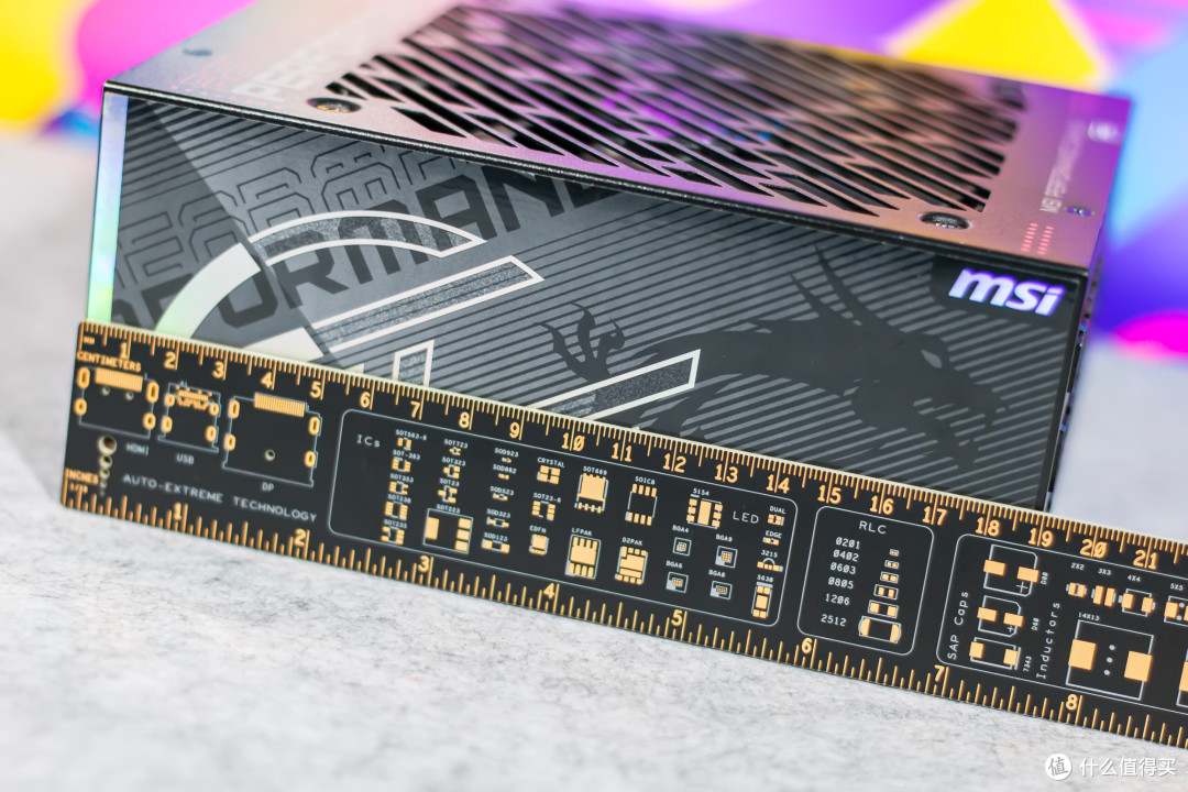 钛金能效,杜绝烧接口,微星MPG Ai1300TS PCIE5月神电源装机实测