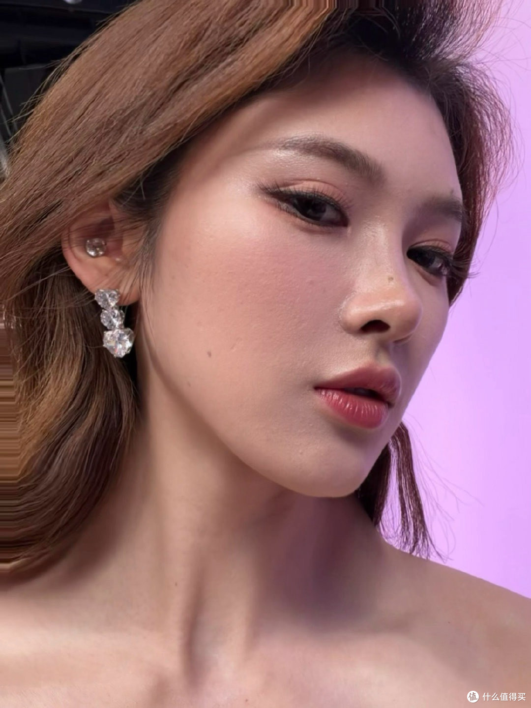 吴艳妮艳压阿迪秀场,与冠希笑谈,运动员如何做到风吹日晒皮肤好