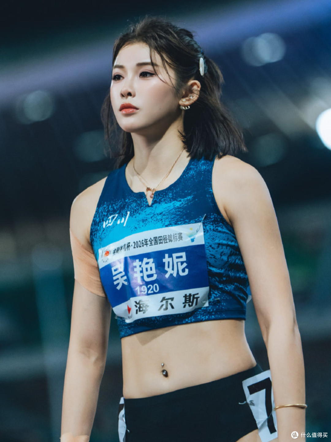 吴艳妮艳压阿迪秀场,与冠希笑谈,运动员如何做到风吹日晒皮肤好