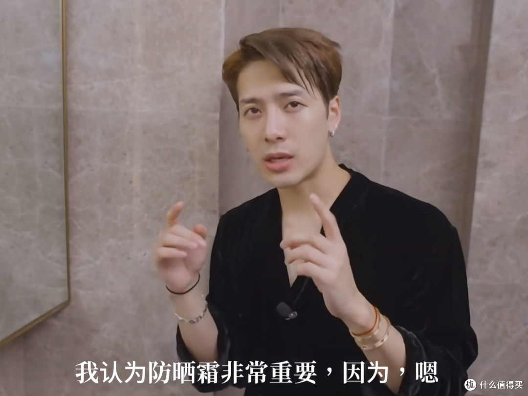 吴艳妮艳压阿迪秀场,与冠希笑谈,运动员如何做到风吹日晒皮肤好