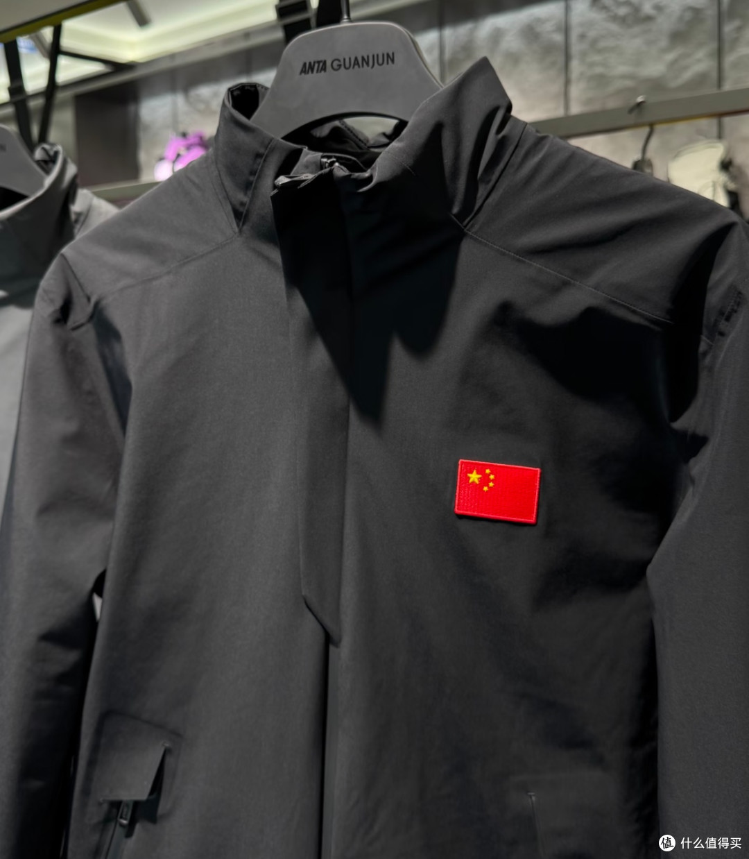 安踏国旗版羽绒服|300g+95绒暖到像裹棉被