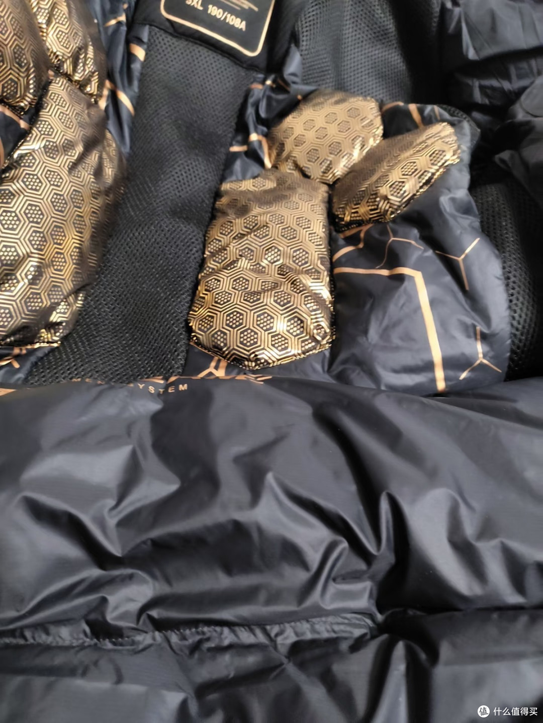 安踏国旗版羽绒服|300g+95绒暖到像裹棉被