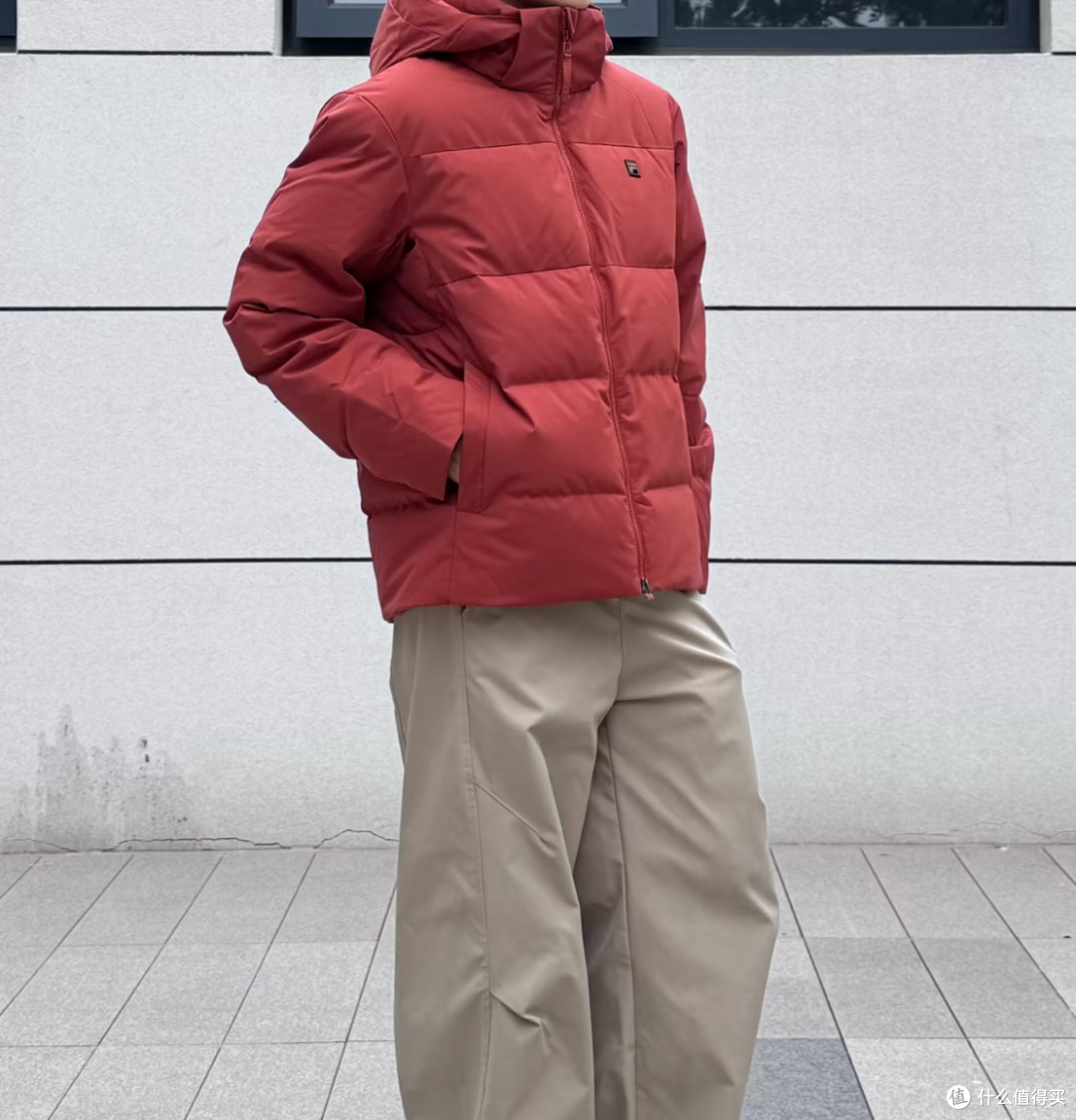 FILA暖肤鹅绒羽绒服|罗曷尼红太显质感