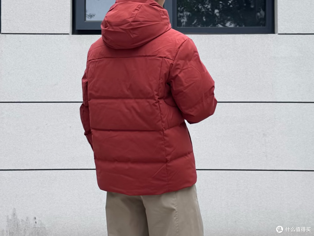 FILA暖肤鹅绒羽绒服|罗曷尼红太显质感