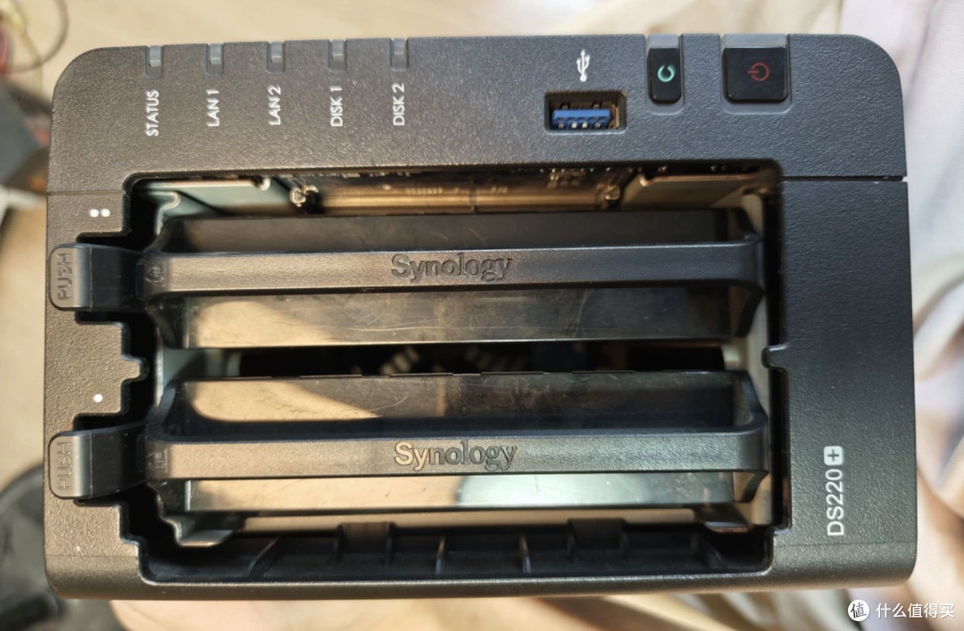 闲鱼大量涌入群晖DS220+，双盘位加双千兆，盘活旧硬盘值不值？