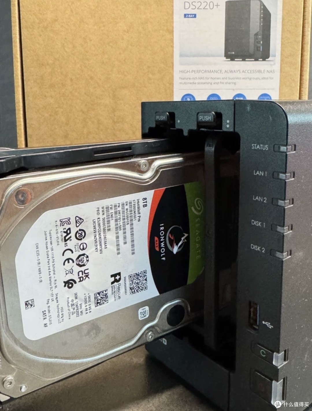 闲鱼大量涌入群晖DS220+，双盘位加双千兆，盘活旧硬盘值不值？