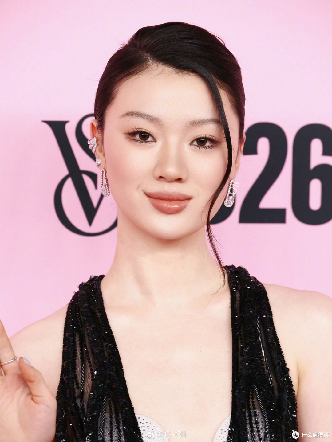 单依纯拿下维密代言:那张 "纯欲高级脸" 不是天生的,是养出来的