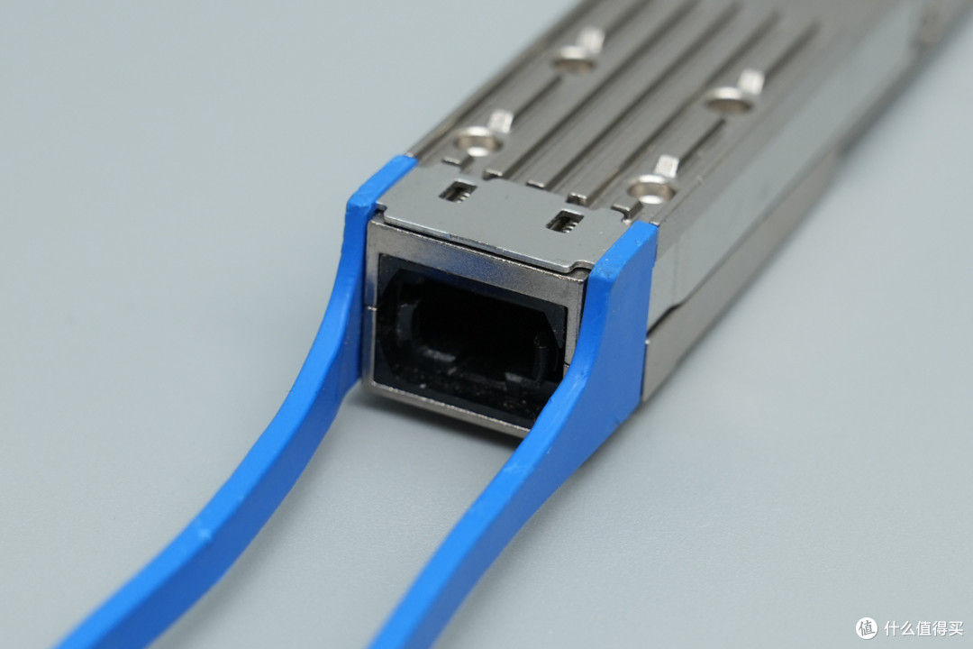 传输距离达2km,新易盛400G QSFP-DD光模块拆解