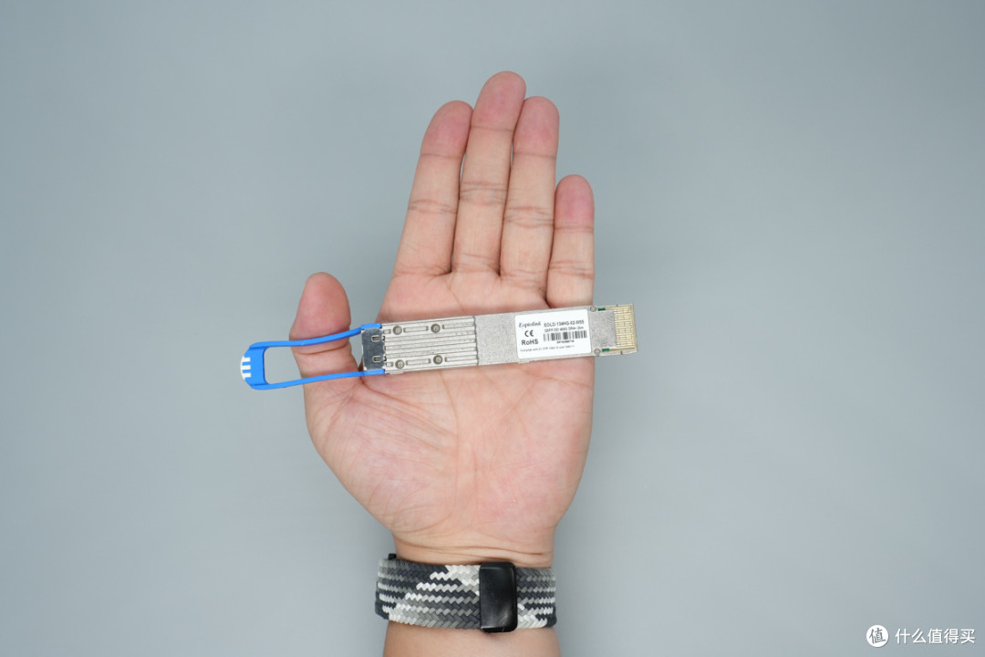 传输距离达2km,新易盛400G QSFP-DD光模块拆解