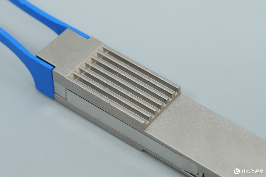传输距离达2km,新易盛400G QSFP-DD光模块拆解